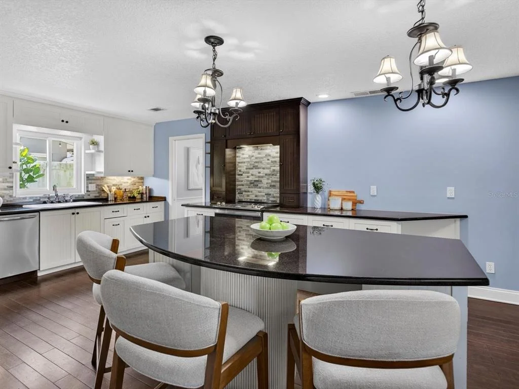 Photo of 333 CORNWALL ROAD