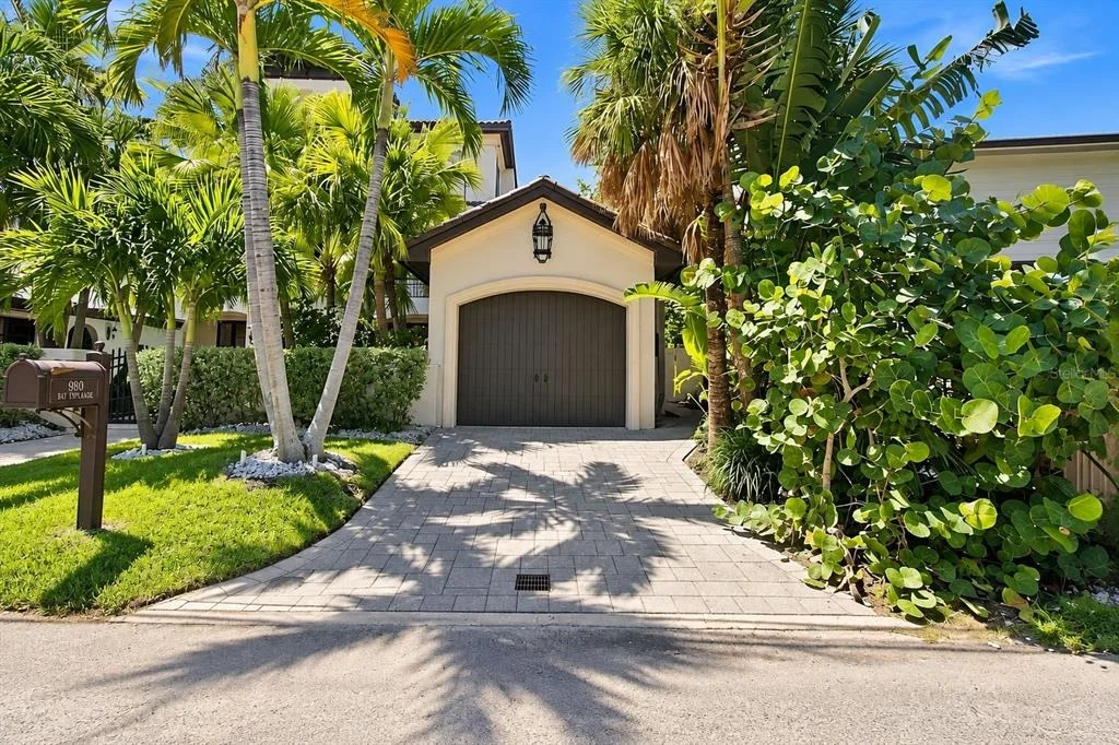 Photo of 980 BAY ESPLANADE