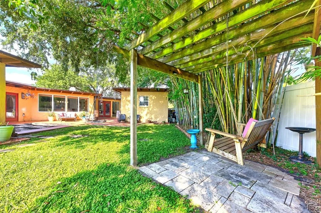 Photo of 1835 OAK LANE