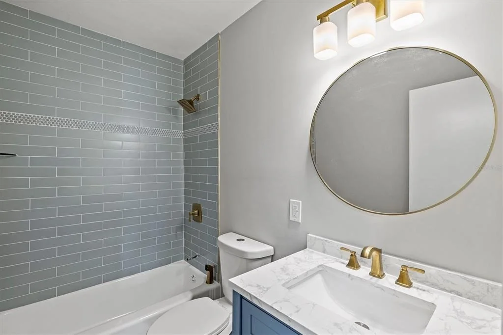 Photo of 106 AURORA STREET E