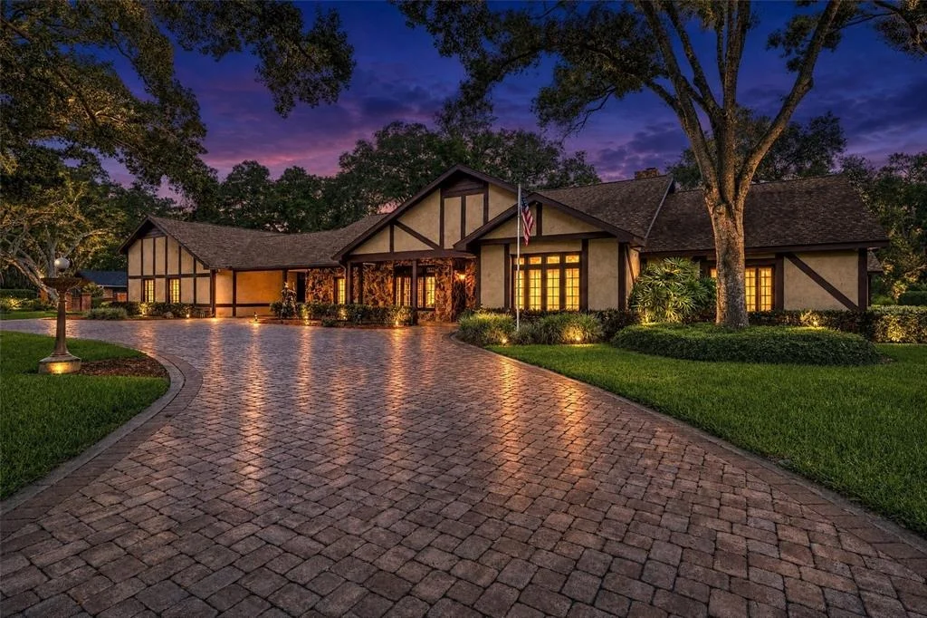 Photo of 2160 LAURENCE DRIVE