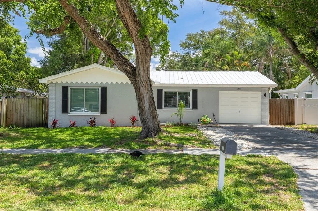 Photo of 1819 WEST DRIVE