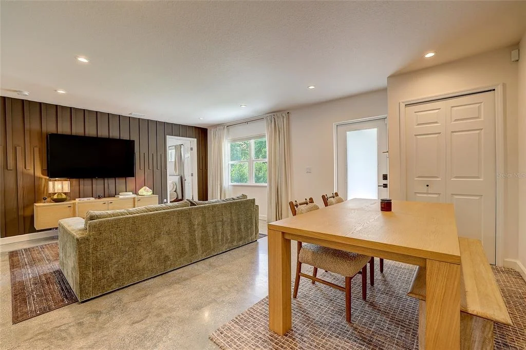 Photo of 2121 PALM TERRACE