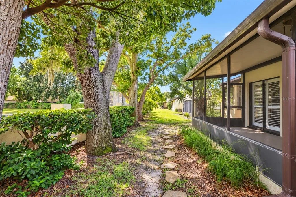 Photo of 913 SUTTON PLACE