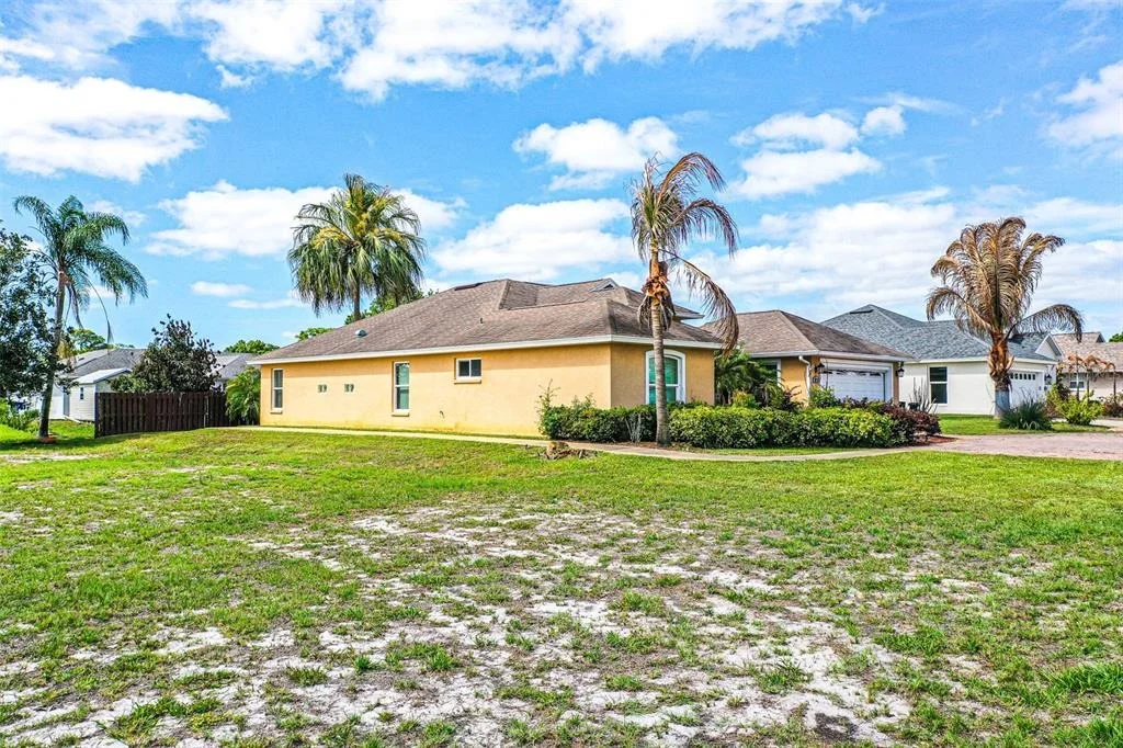Photo of 3715 SEBRING PARKWAY