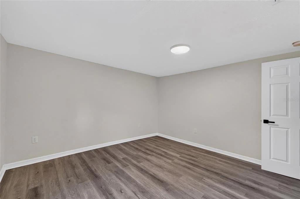 Photo of 8809 DYER ROAD