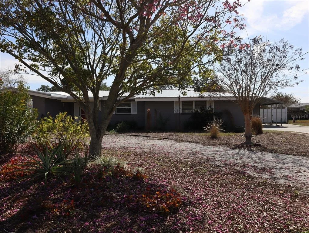 Photo of 940 OLEANDER DRIVE SE