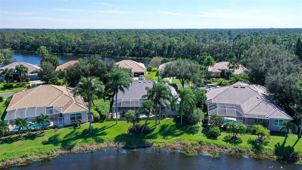 Photo of 335 PARK TRACE BOULEVARD