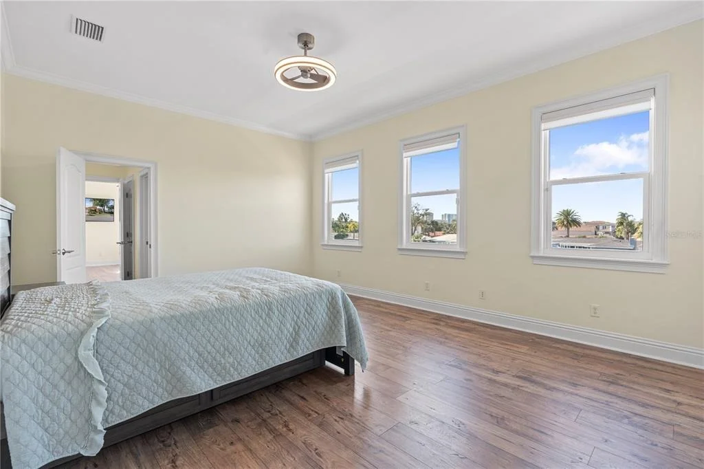 Photo of 3952 VERSAILLES DRIVE