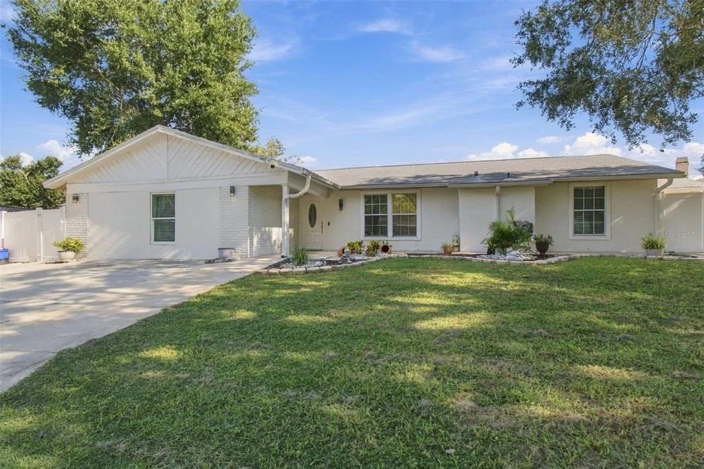 Photo of 1325 OAKCREST DRIVE