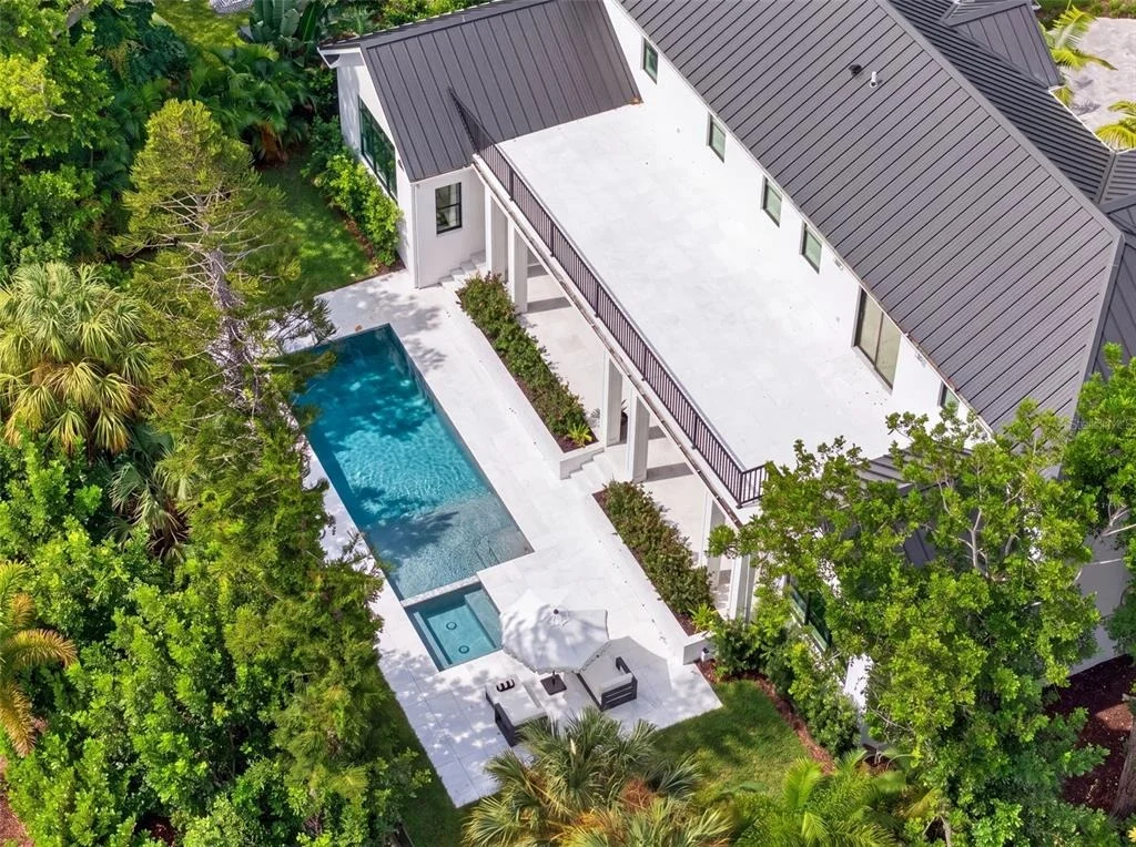 Photo of 656 TROPICAL CIRCLE