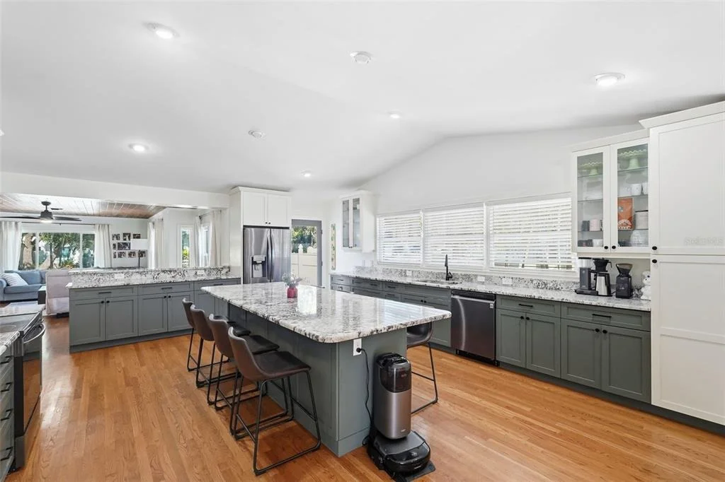 Photo of 517 AVERY AVENUE