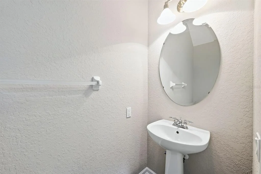 Photo of 1135 TOLUKE POINT