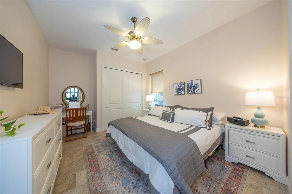 Photo of 14 LONGVIEW WAY N