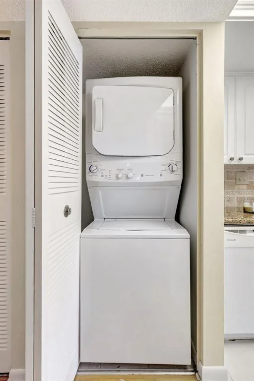 Photo of Unit 708 at 660 ISLAND WAY