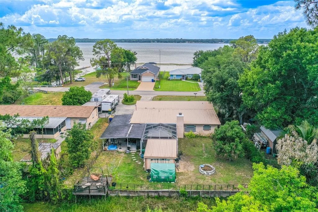 Photo of 305 CLOVERLEAF ROAD