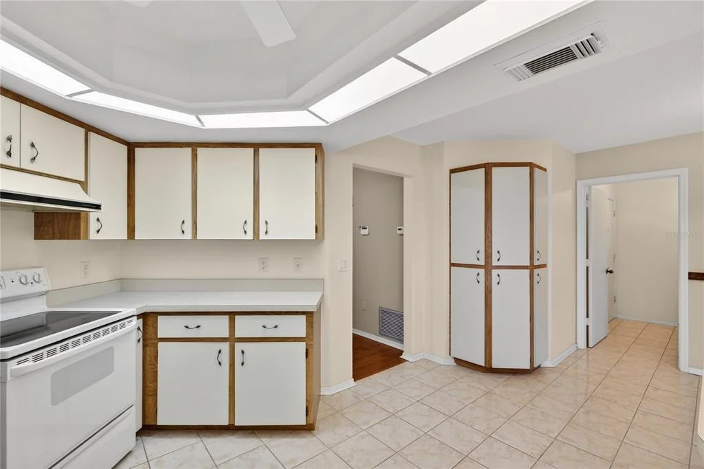 Photo of 5852 LINCOLN ROAD