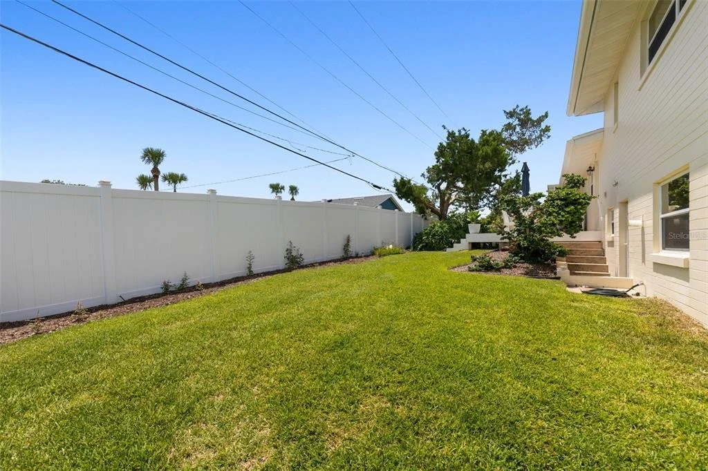 Photo of 76 BANYAN DRIVE