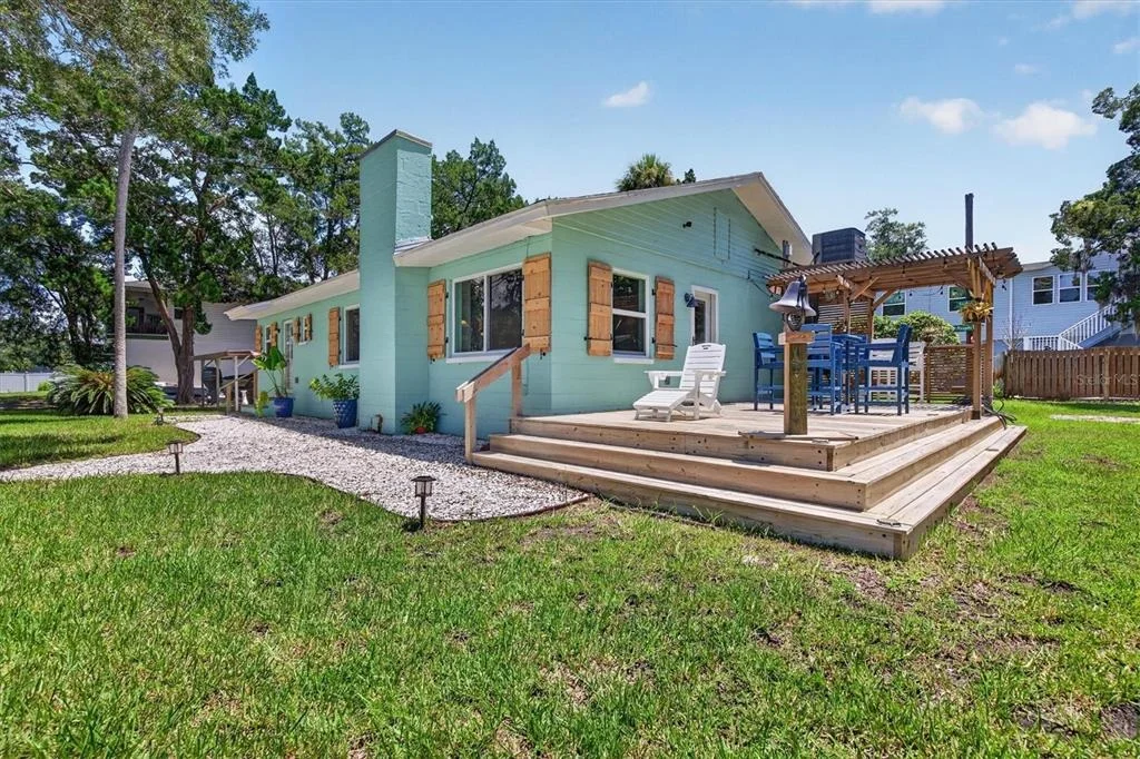 Photo of 6086 ISLAND DRIVE