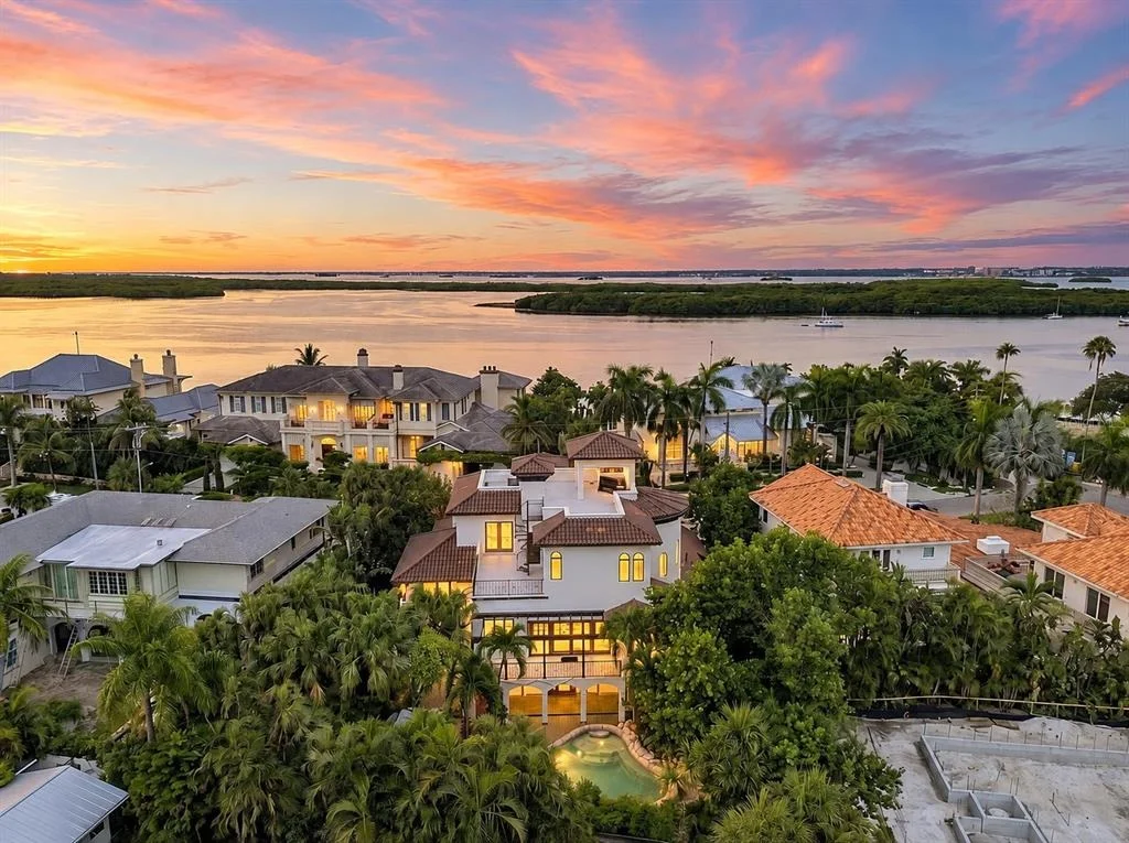 Photo of 980 BAY ESPLANADE