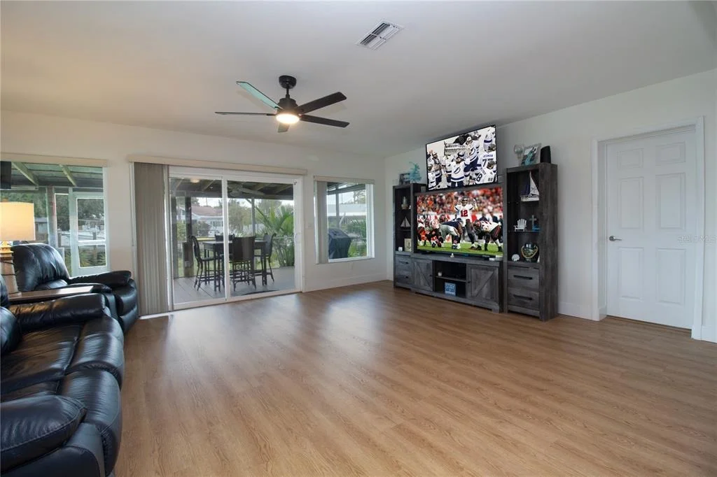 Photo of 318 CIRCLE DRIVE