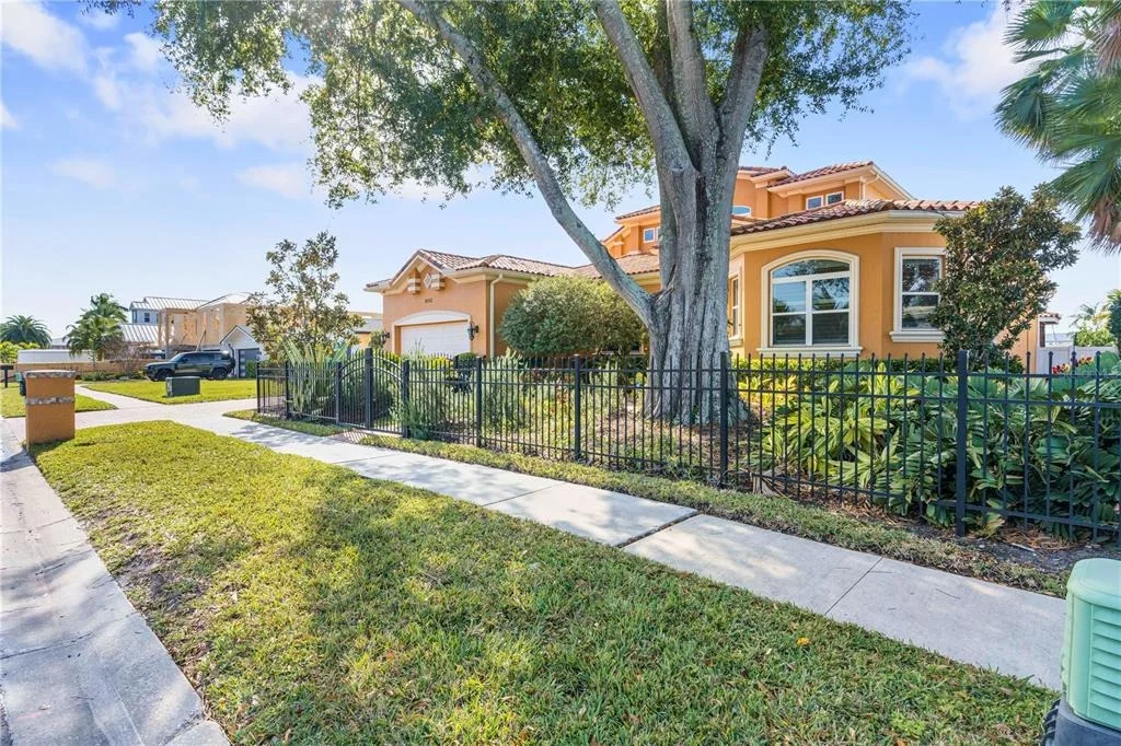 Photo of 3952 VERSAILLES DRIVE