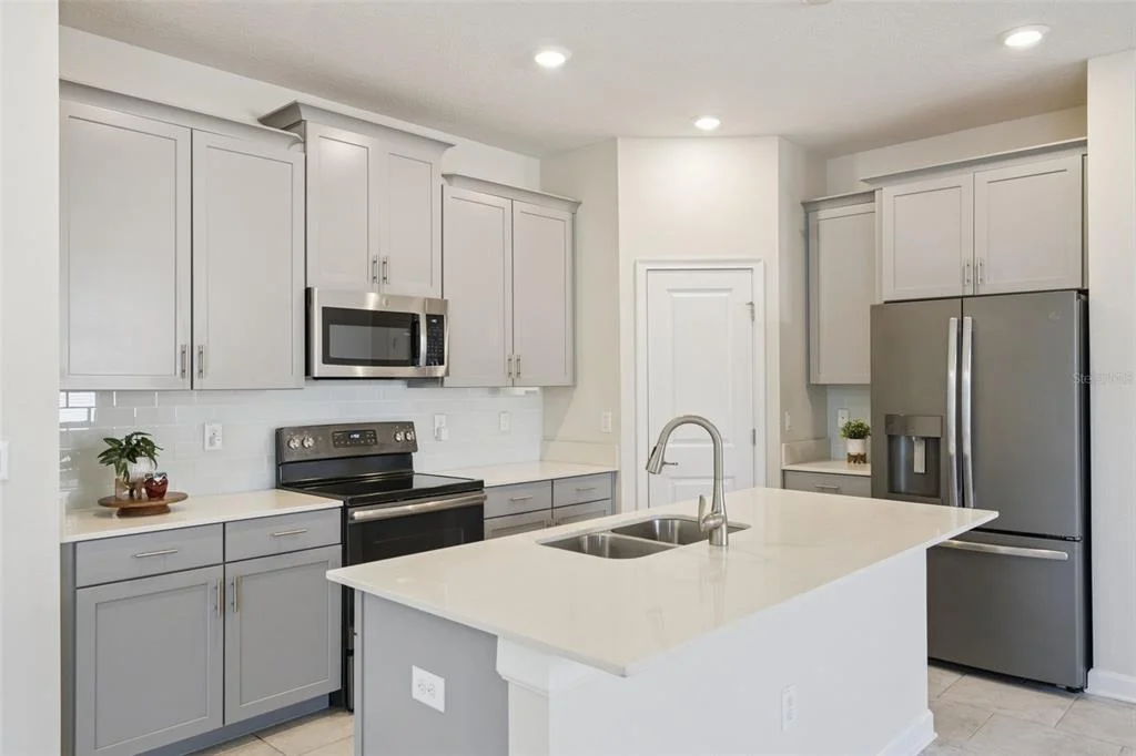 Photo of 2733 ATTWATER LOOP