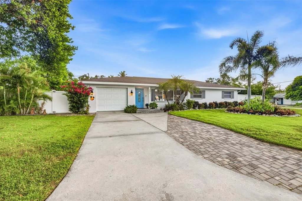 Photo of 894 JOAN STREET