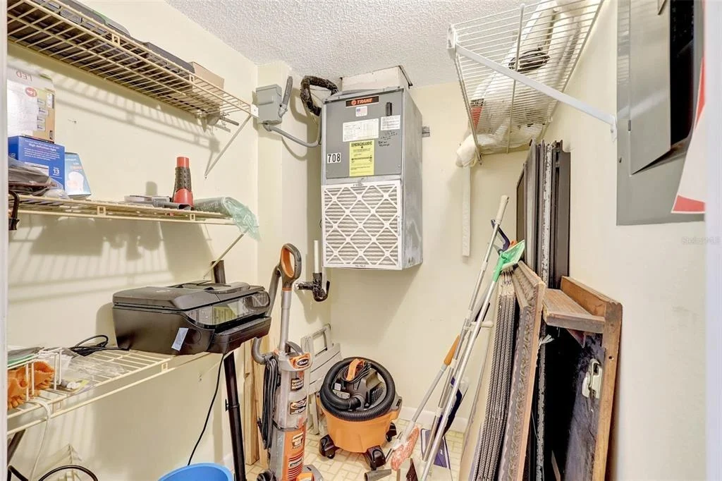 Photo of Unit 708 at 660 ISLAND WAY
