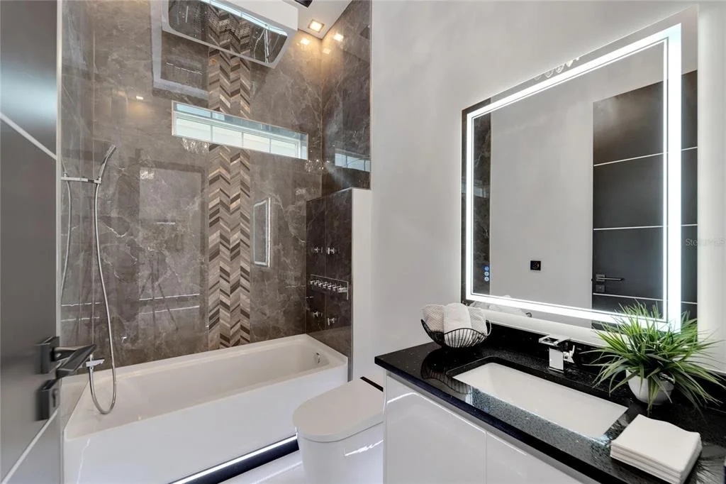 Photo of 6542 SIMONE SHORES CIRCLE