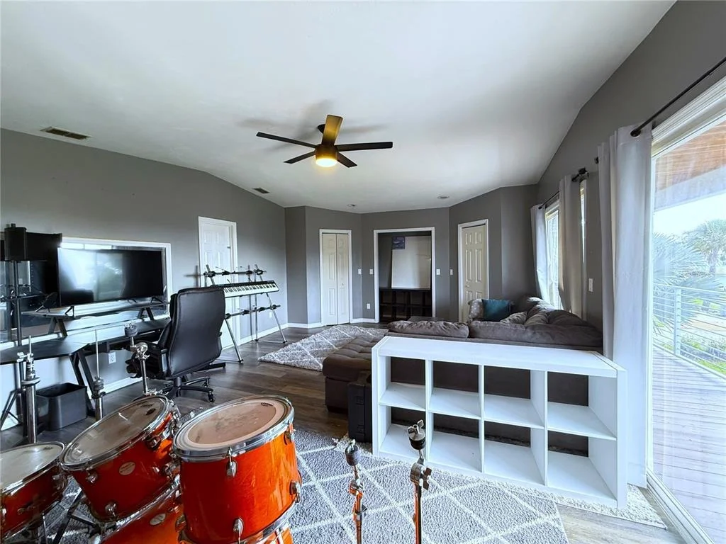 Photo of 1 HARRIS CIRCLE