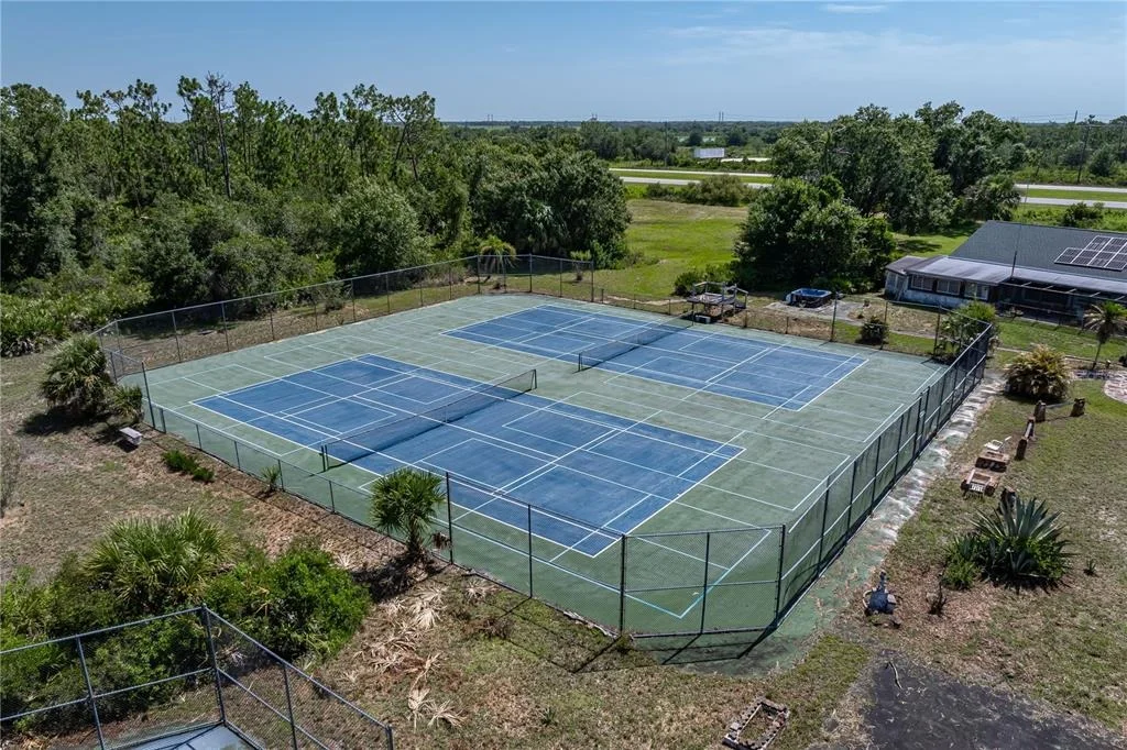 Photo of 2065 DUNCAN ROAD