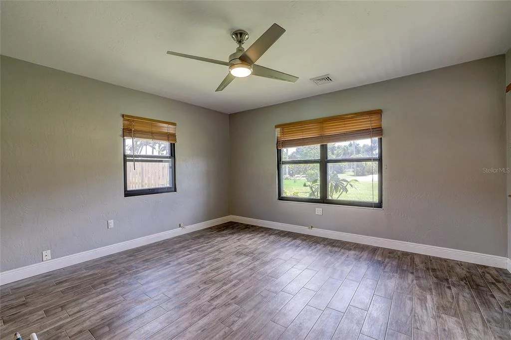 Photo of 323 SUWANEE AVENUE