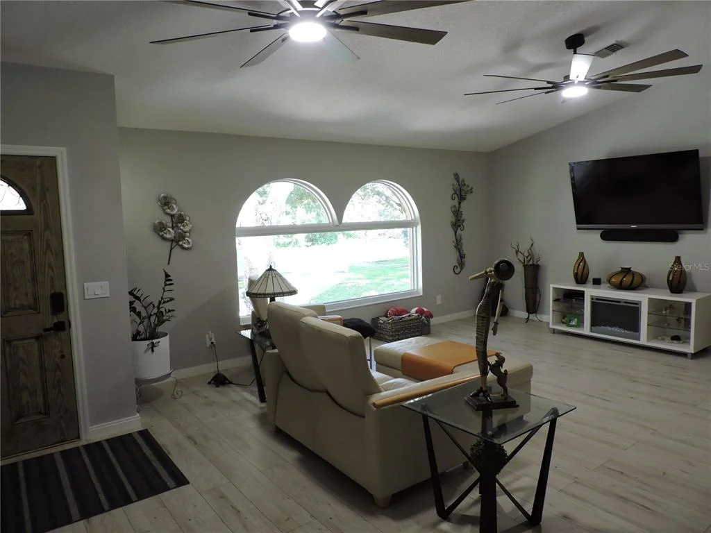 Photo of 905 COLONIAL ROAD