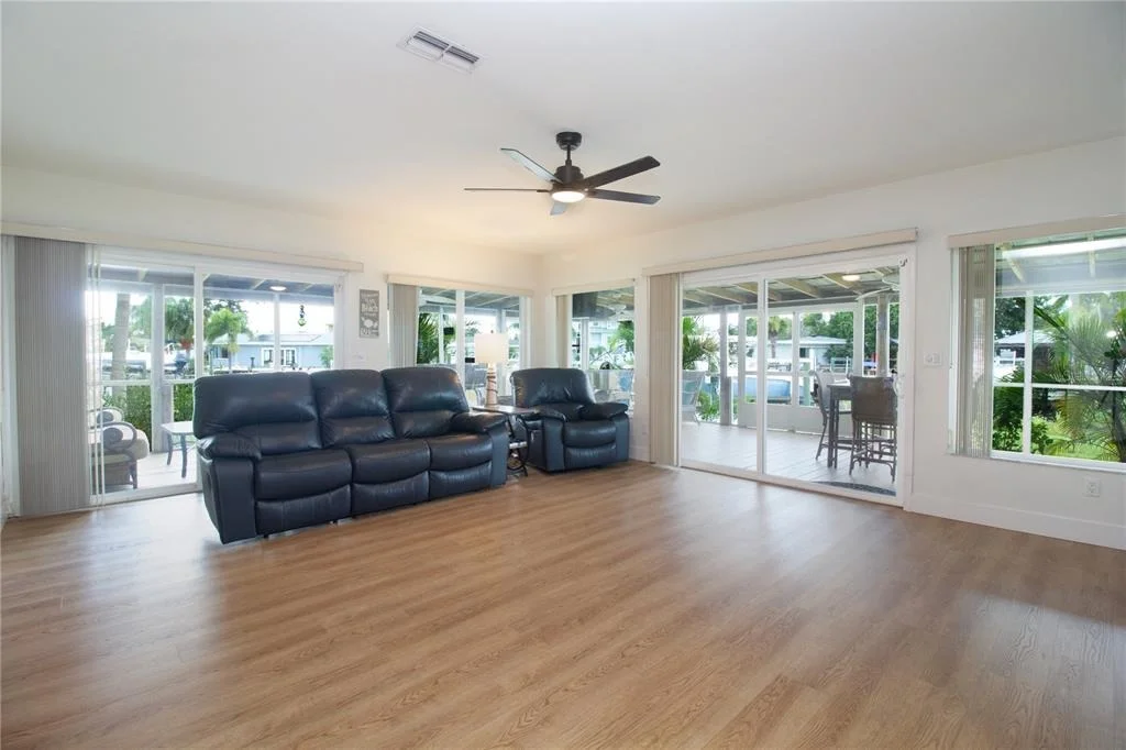 Photo of 318 CIRCLE DRIVE
