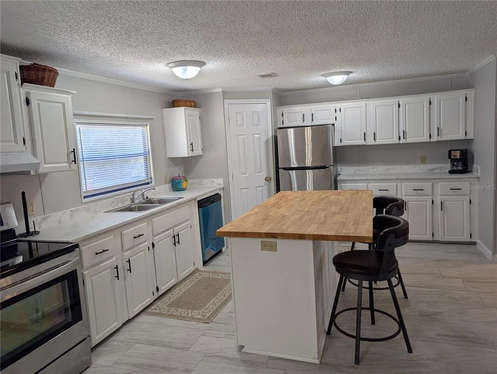 Photo of 25836 MANHATTAN LANE