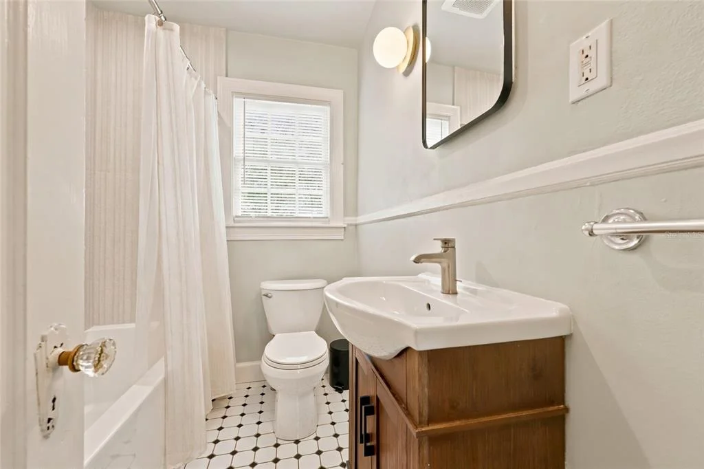 Photo of 616 NW 8TH PLACE