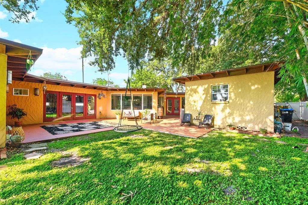 Photo of 1835 OAK LANE