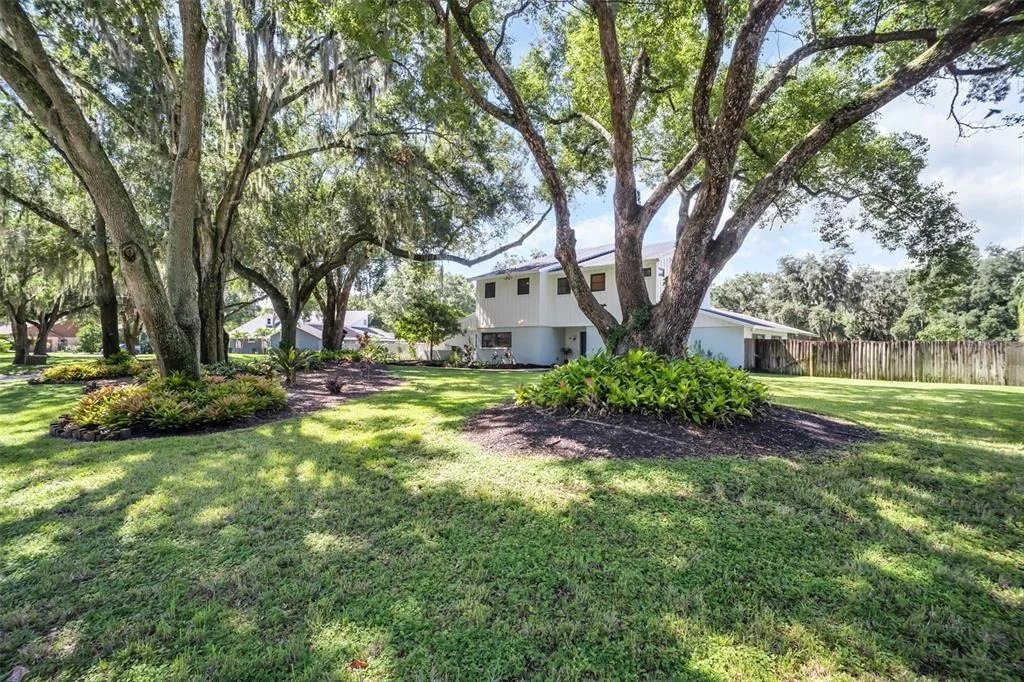 Photo of 810 WARREN ROAD