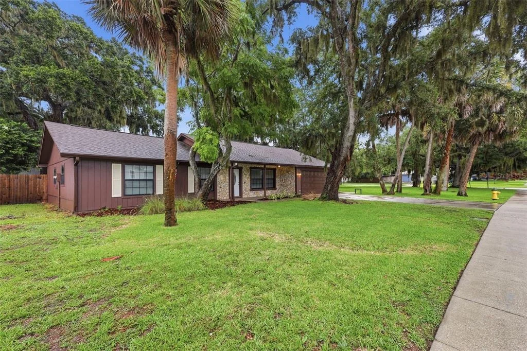 Photo of 483 SPRUCEVIEW DRIVE