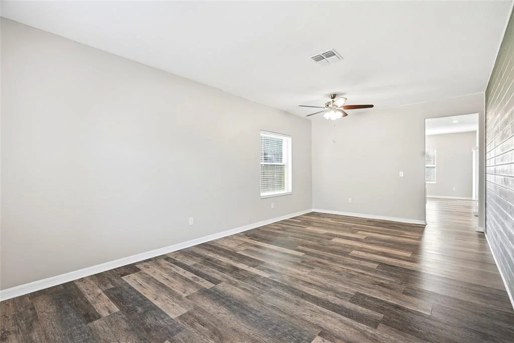 Photo of 909 MEADOW GLADE DRIVE