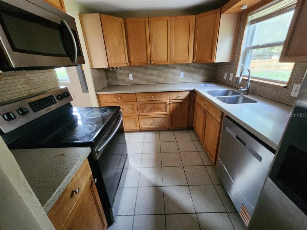 Photo of 2861 SE 18TH AVENUE