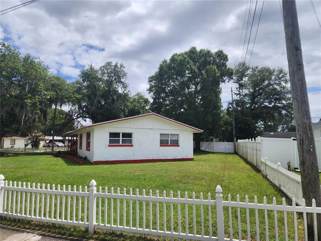 Photo of 1317 MOSS LANE