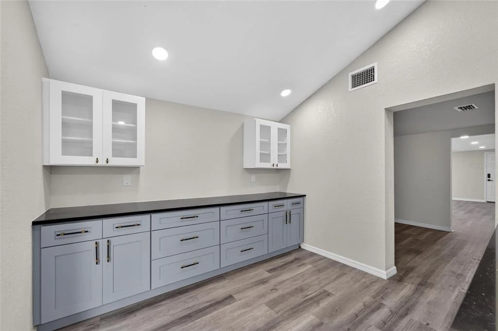 Photo of 8809 DYER ROAD