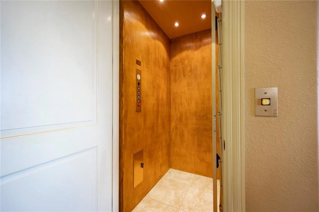 Photo of 306 HARBOR DRIVE