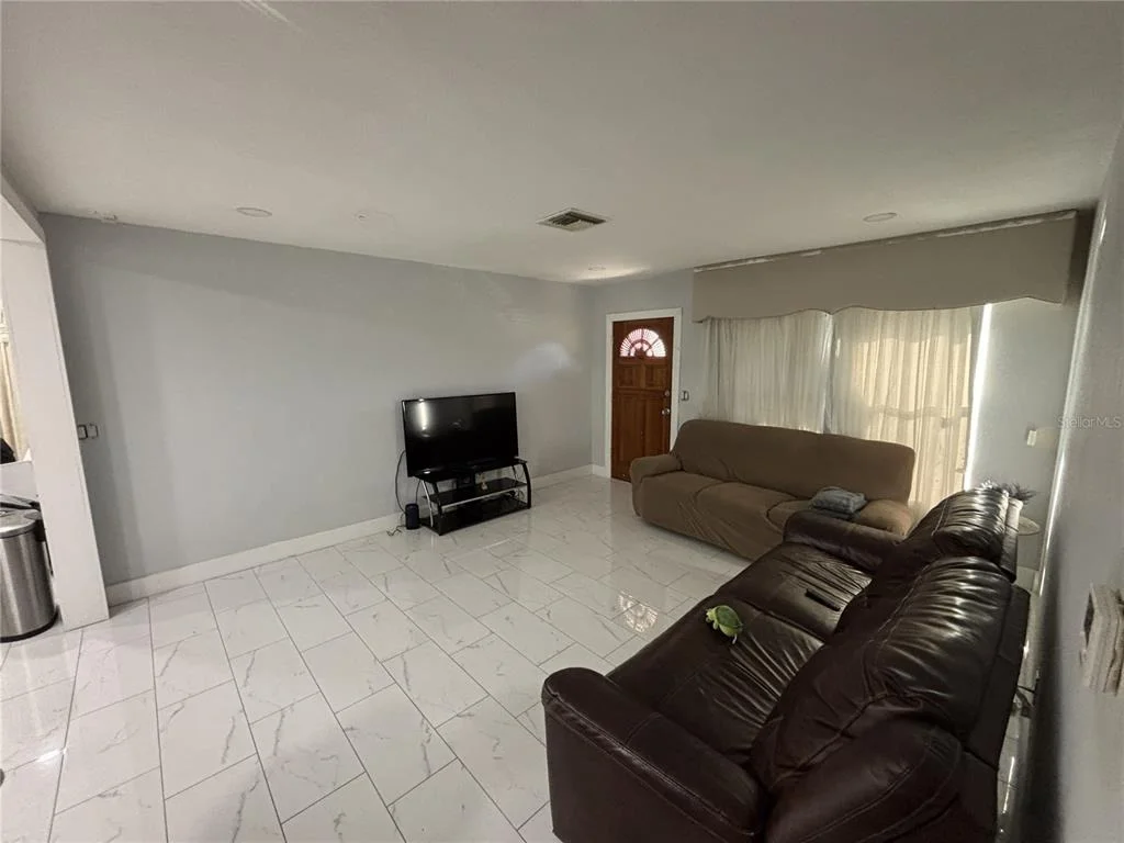 Photo of 1347 BUCKINGHAM DRIVE