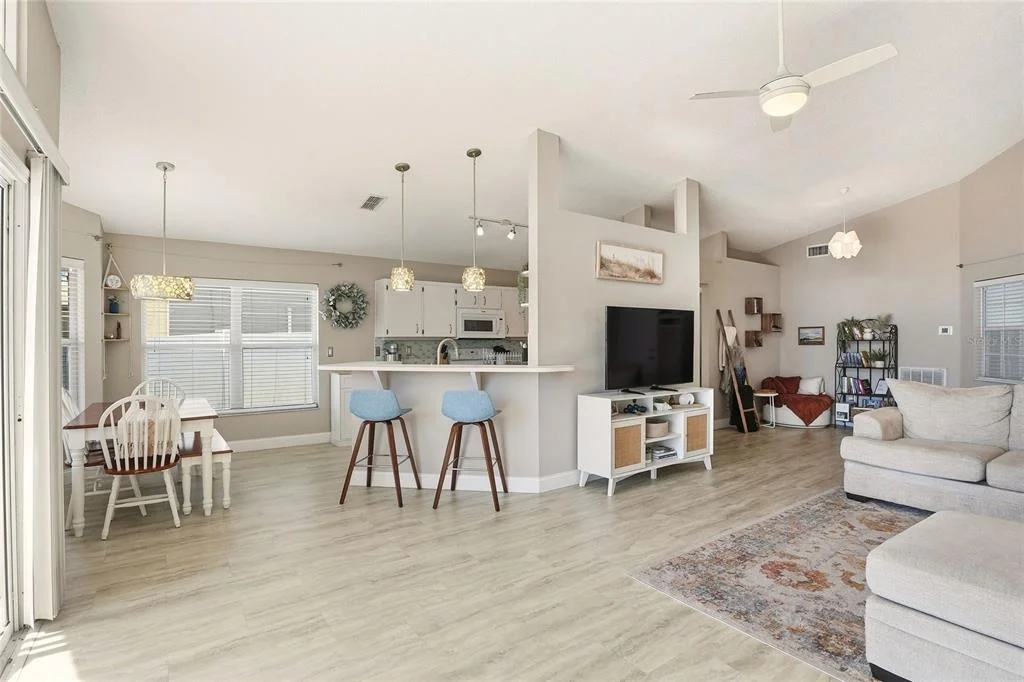 Photo of 412 EMERALD COVE LOOP
