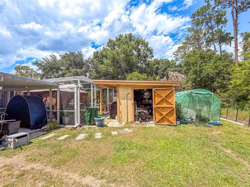 Photo of 305 CLOVERLEAF ROAD