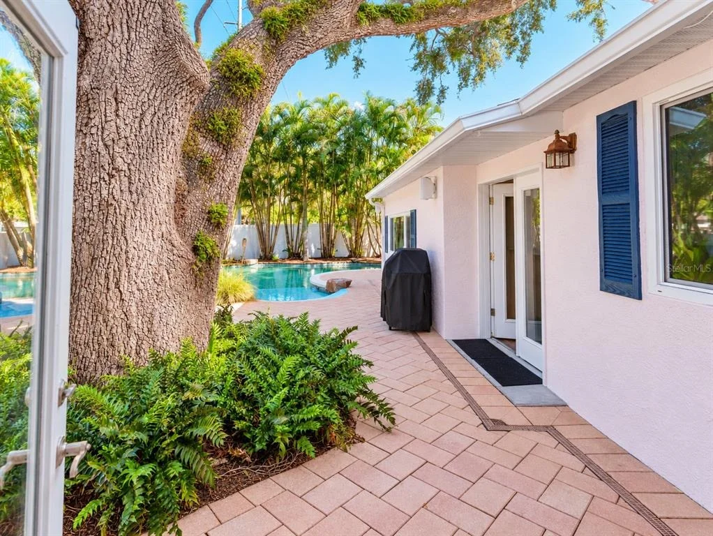 Photo of 2633 W SUNSET DRIVE