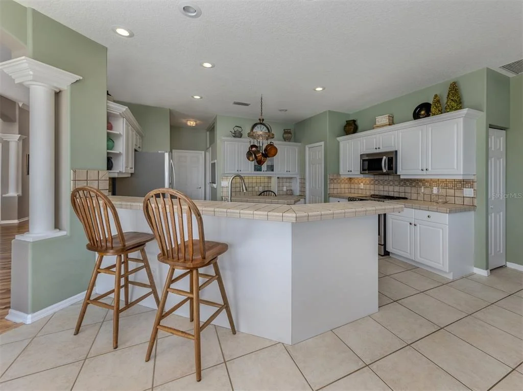 Photo of 853 HILLCREST DRIVE